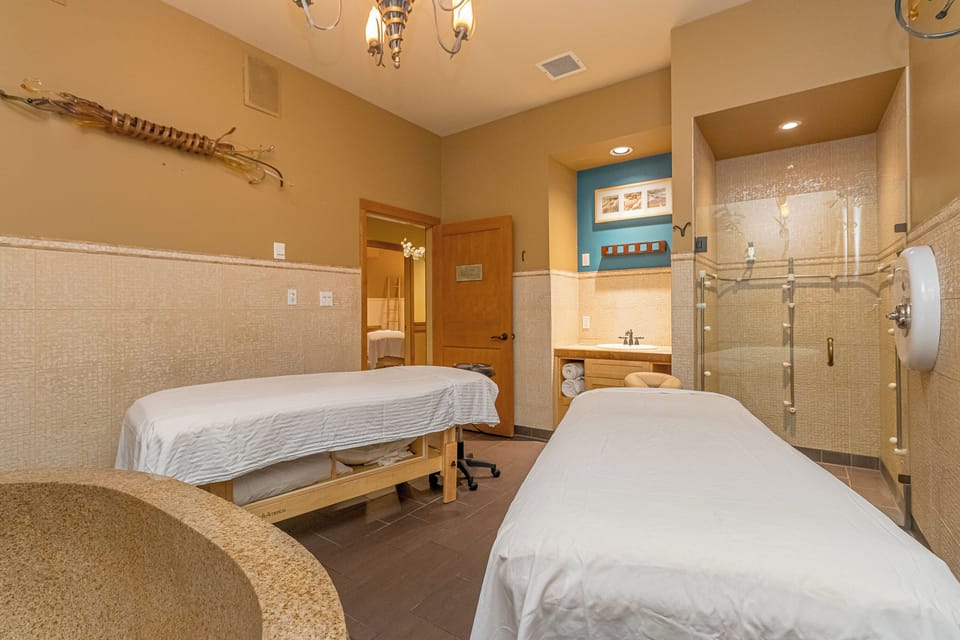 Couples treatment rooms, body treatments, aromatherapy