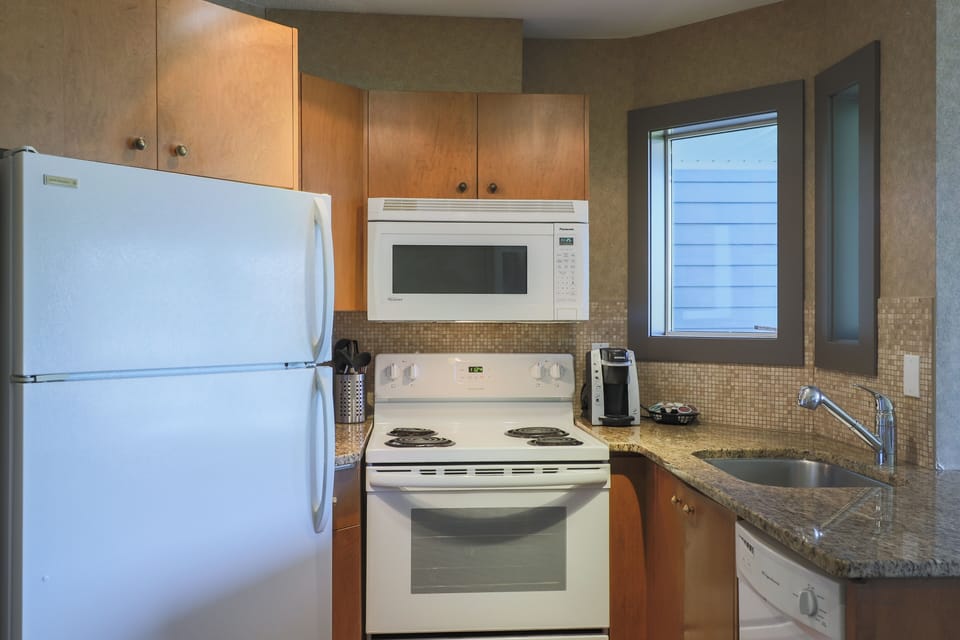 Microwave, coffee/tea maker