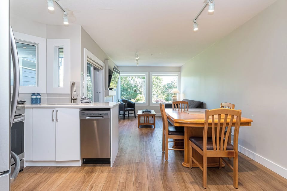 Basic Apartment, 1 Bedroom, Kitchen, Garden Area | Private kitchen | Microwave, coffee/tea maker