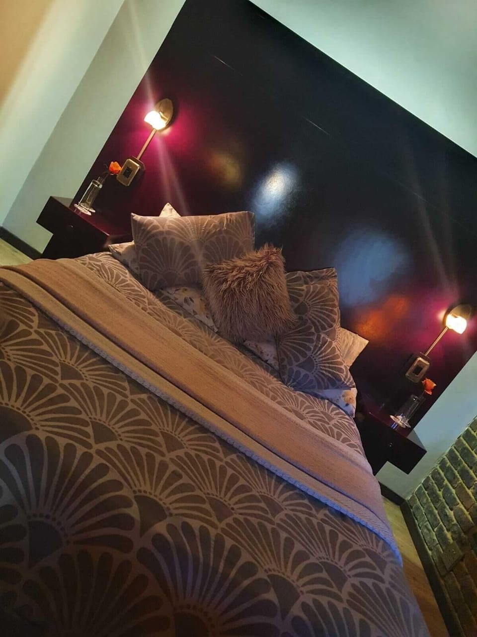 Room 1: G/h Business Room | Minibar, individually decorated, individually furnished, desk