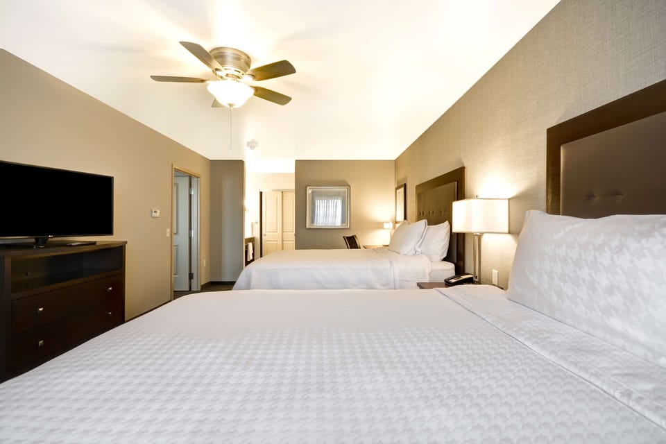 In-room safe, desk, iron/ironing board, free WiFi