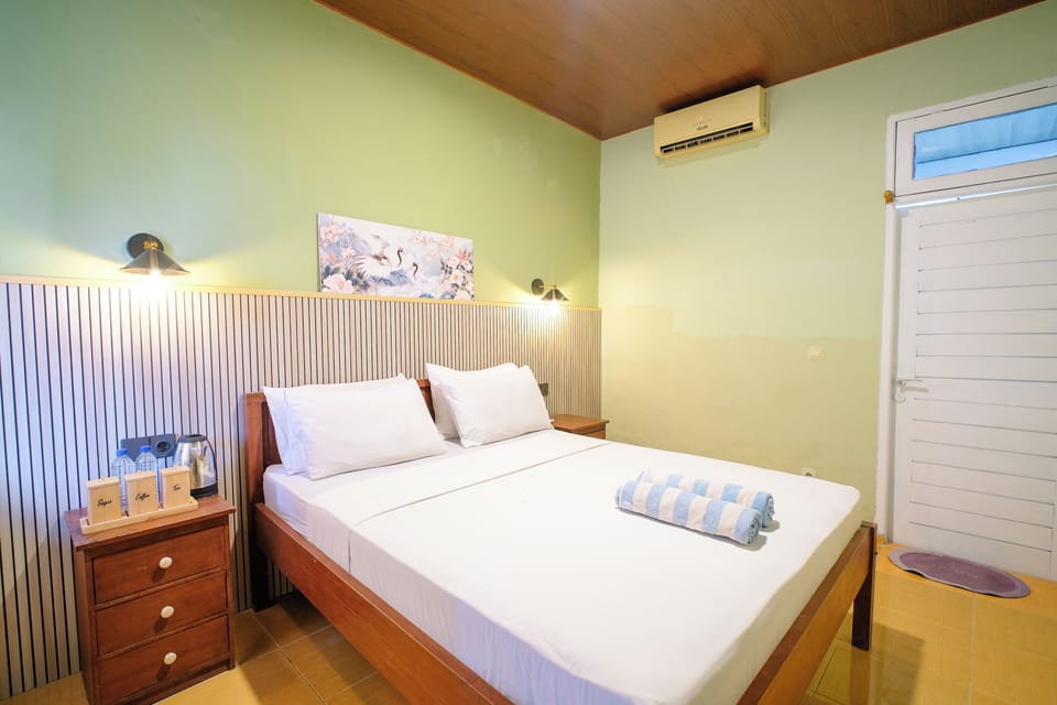 Standard Double Room | Desk, WiFi (free), bed sheets