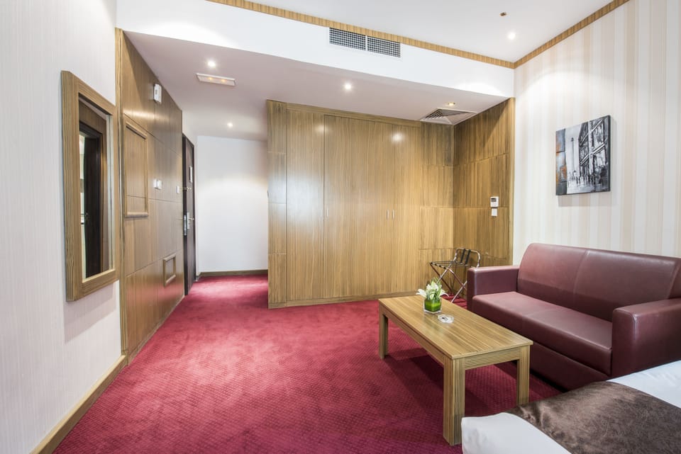 Premium bedding, minibar, in-room safe, desk