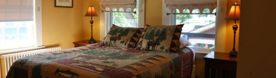 Inn Suite | Premium bedding, iron/ironing board, free WiFi, bed sheets