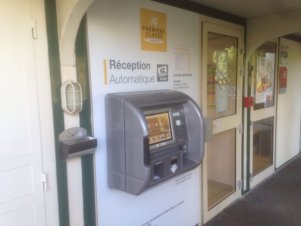 Check-in/check-out kiosk