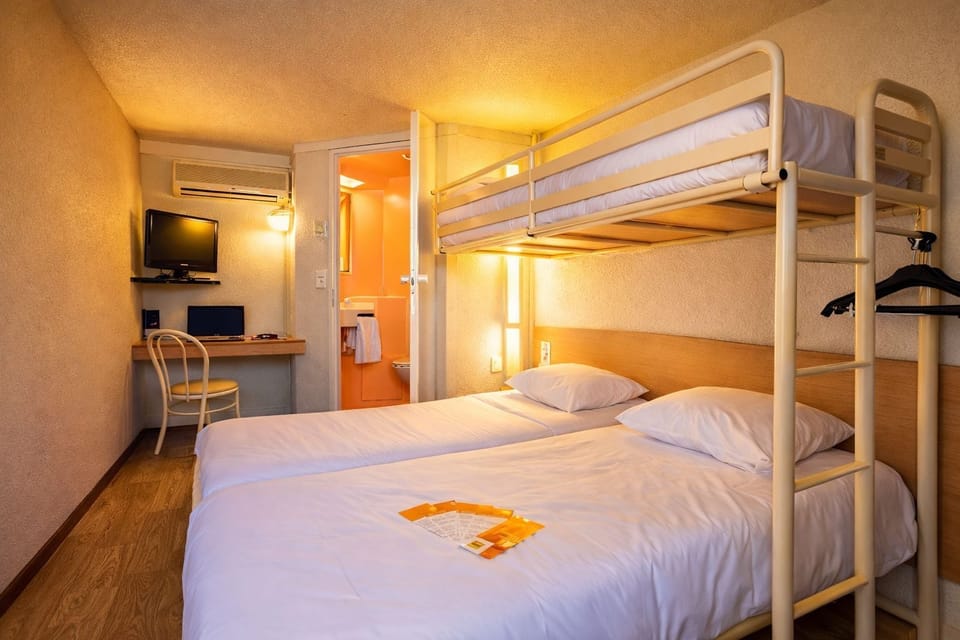 Standard Room, 3 Twin Beds | Desk, free cribs/infant beds, free WiFi, bed sheets