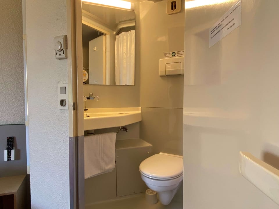 Shower, rainfall showerhead, eco-friendly toiletries, towels