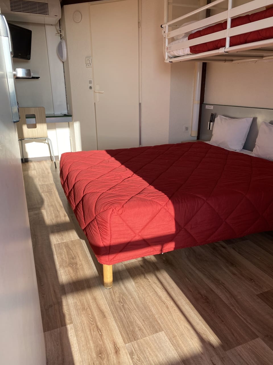 Desk, free WiFi, bed sheets
