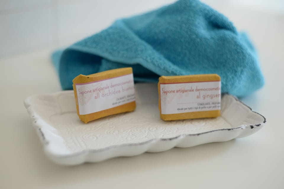 Double Room | Bathroom | Free toiletries, hair dryer, bidet, towels