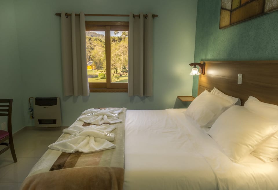 Luxury Room | Minibar, desk, blackout drapes, soundproofing