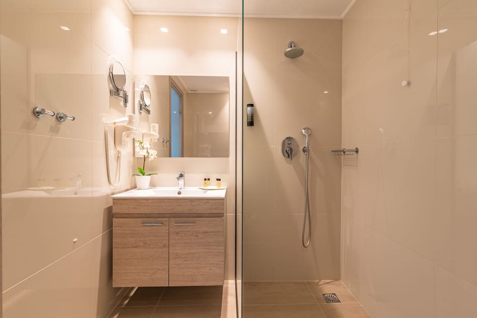 Deluxe Studio, City View (Without Balcony) | Bathroom | Eco-friendly toiletries, hair dryer, bathrobes, slippers