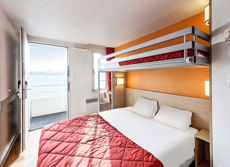 Premium bedding, desk, free WiFi, bed sheets