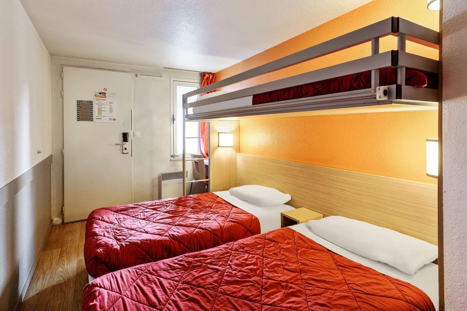 Desk, blackout drapes, free WiFi, bed sheets