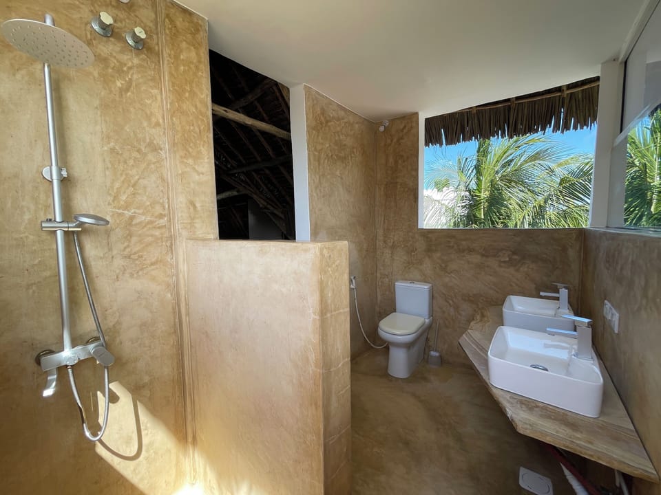 Exclusive Double Room | Bathroom | Towels