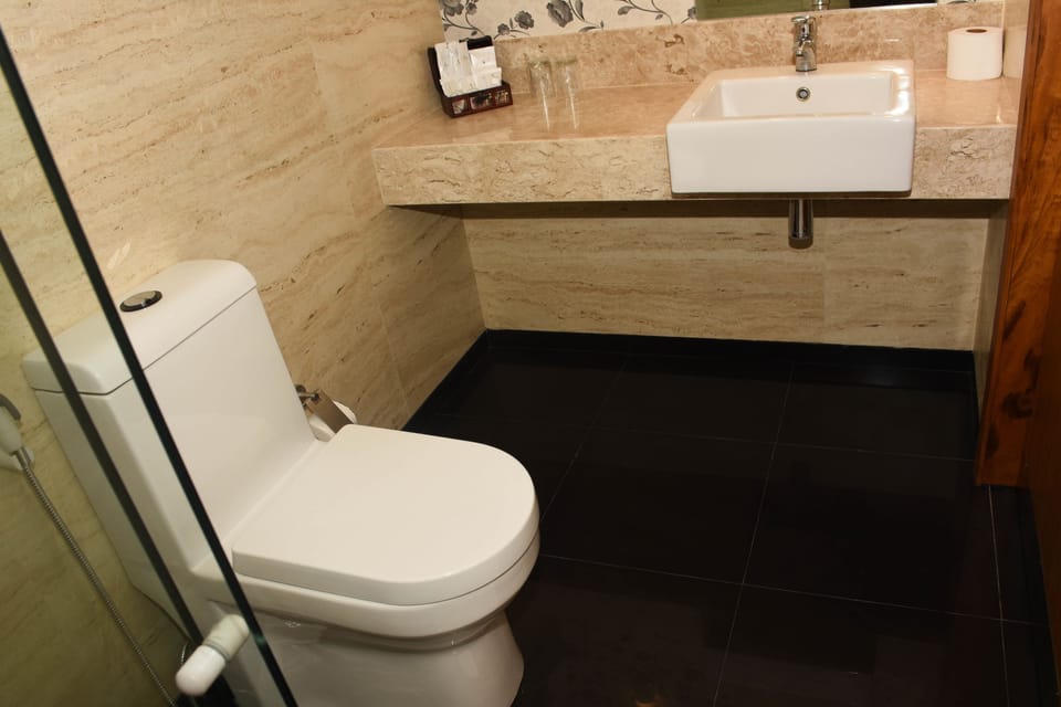 Shower, free toiletries, hair dryer, towels