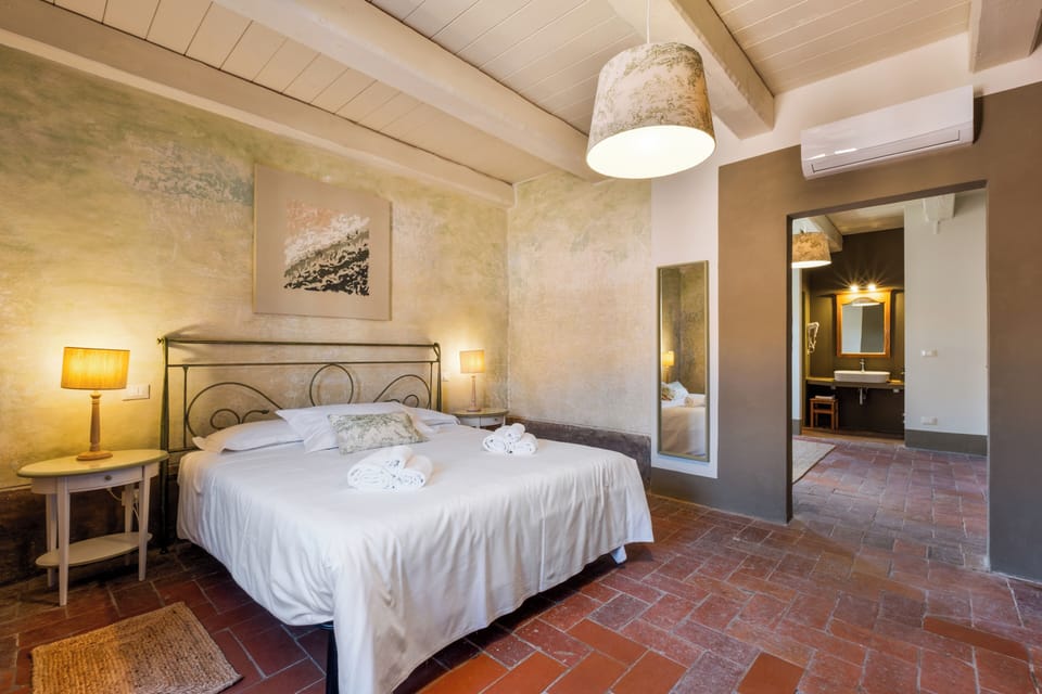 Junior Suite | Premium bedding, desk, blackout drapes, free WiFi