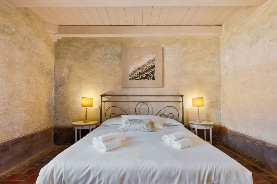 Junior Suite | Premium bedding, desk, blackout drapes, free WiFi