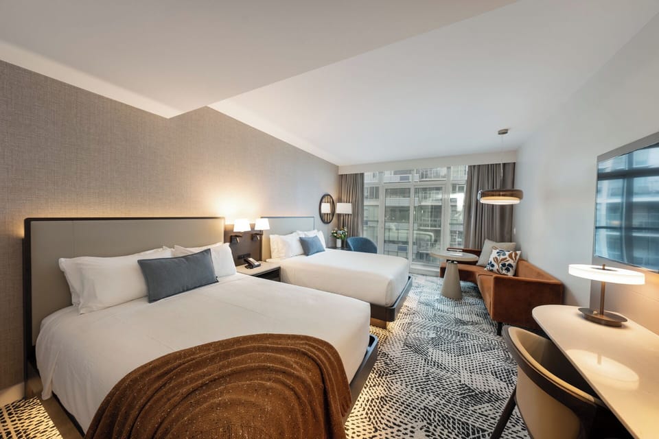 Coastal Queen | Egyptian cotton sheets, premium bedding, in-room safe, blackout drapes