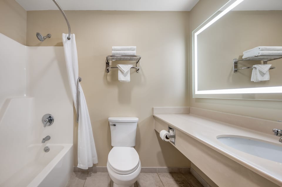 Combined shower/tub, free toiletries, hair dryer, bathrobes