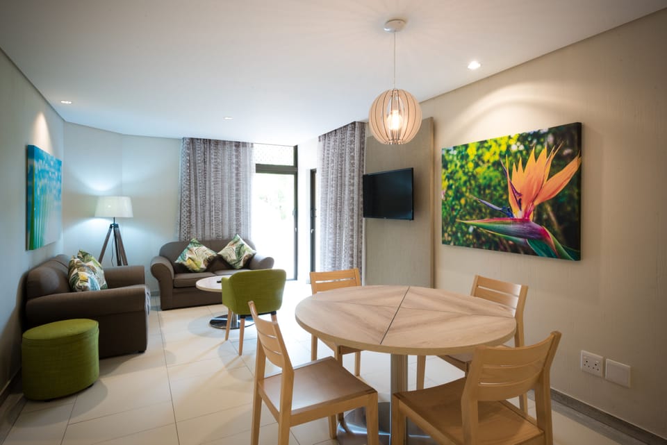 Apartment, 3 Bedrooms, Garden Area | In-room dining