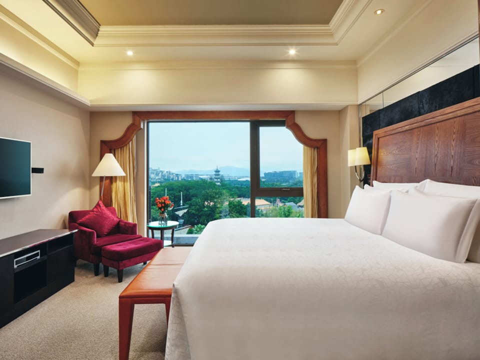 1 bedroom, premium bedding, minibar, in-room safe