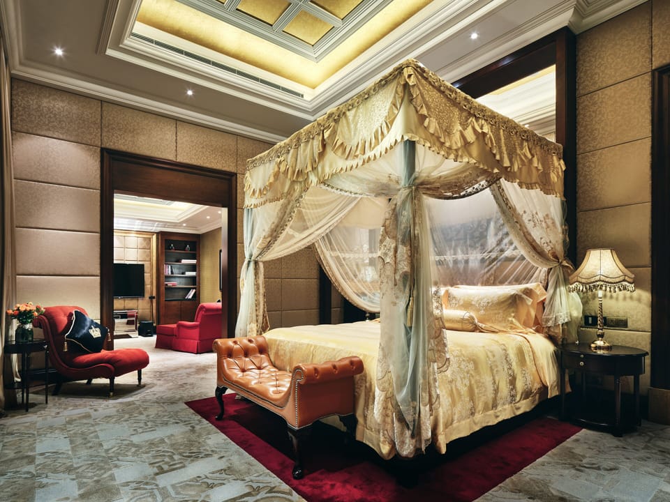 1 bedroom, premium bedding, minibar, in-room safe
