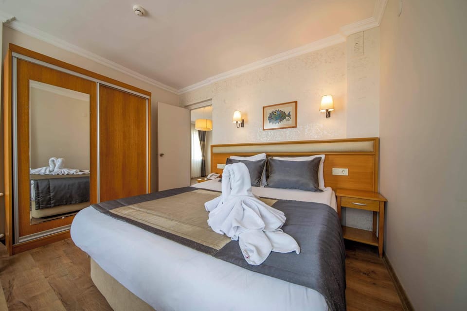Standard Double or Twin Room, Balcony | Minibar, in-room safe, desk, free cribs/infant beds