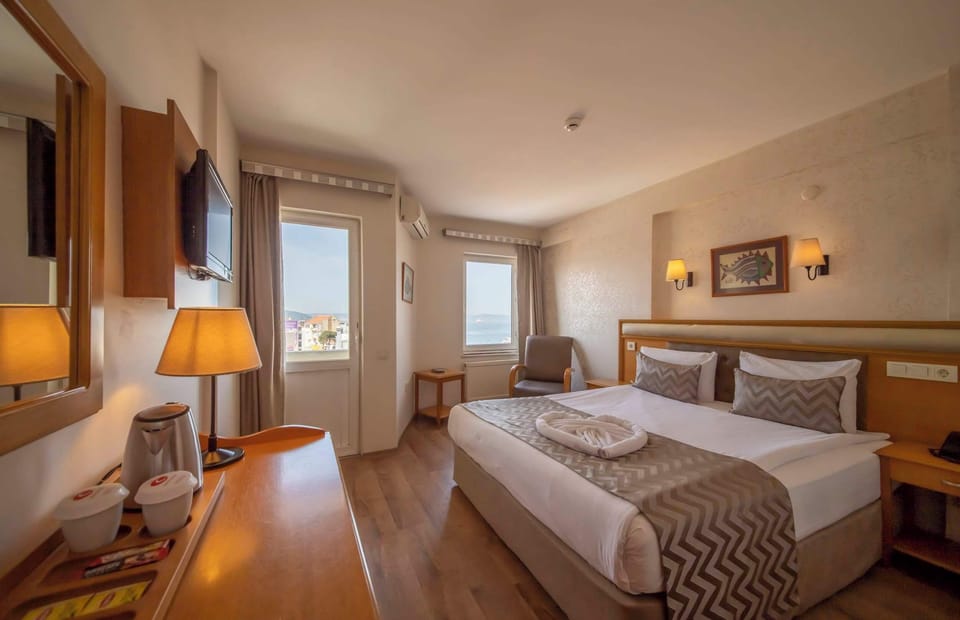 Standard Double or Twin Room, Balcony | Minibar, in-room safe, desk, free cribs/infant beds