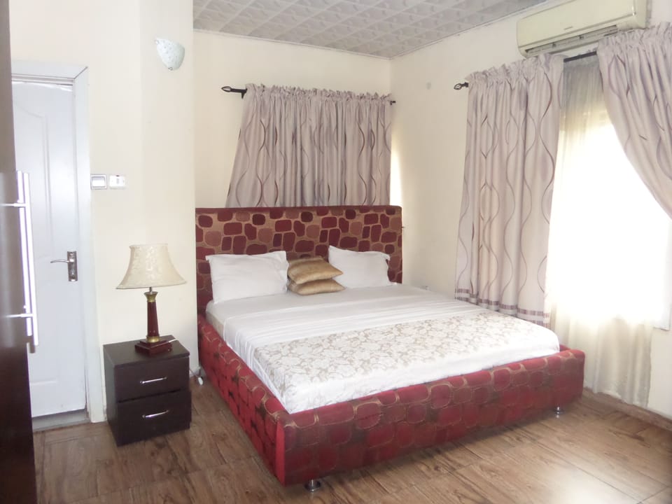 Superior Room, 1 Double Bed | Desk, laptop workspace, bed sheets