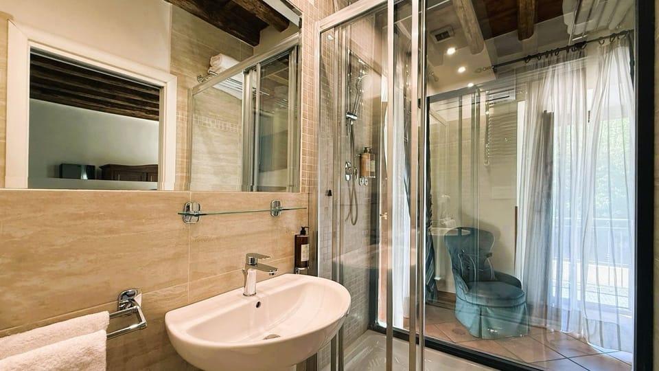 Deluxe Double Room, Terrace | Bathroom | Free toiletries, hair dryer, bidet, towels