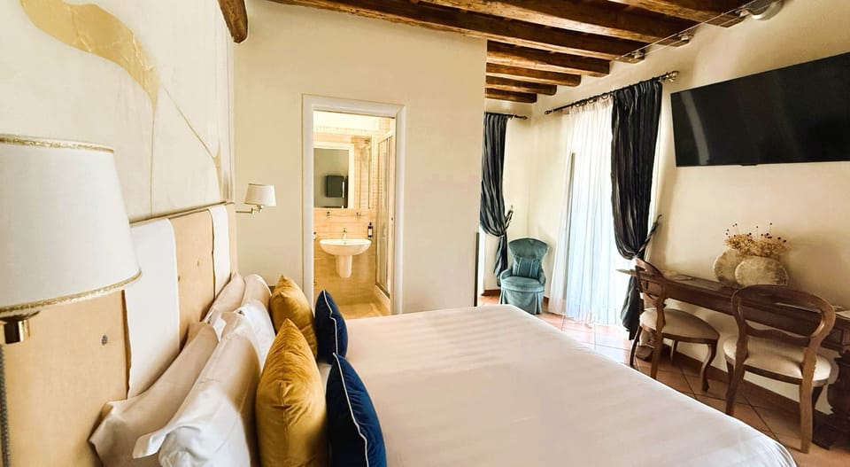 Deluxe Double Room, Terrace | Premium bedding, in-room safe, desk, soundproofing