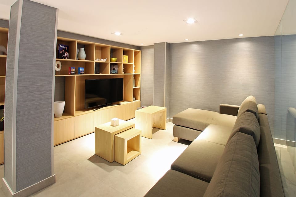 Loft | In-room safe, desk, iron/ironing board, free WiFi