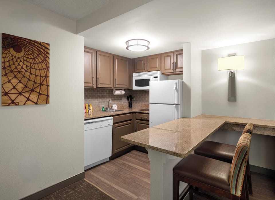 Suite, 2 Bedrooms, Accessible, Kitchen (Communications) | Desk, soundproofing, free WiFi, bed sheets