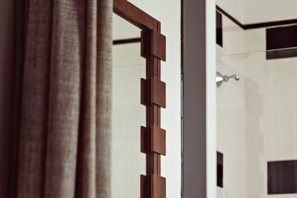 Classic Double Room | Bathroom | Combined shower/tub, hair dryer, slippers, towels