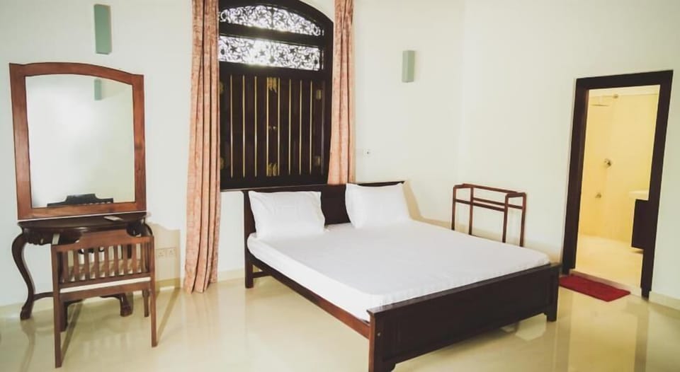 Double Room, Private Bathroom | Individually decorated, individually furnished, desk, blackout drapes