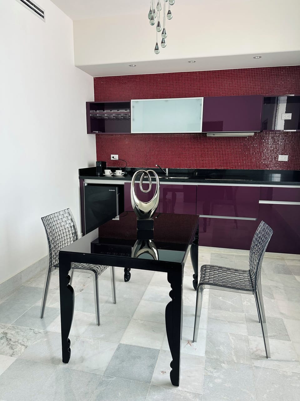 Honeymoon Suite, 1 King Bed, Ocean View | Living area | 60-inch Smart TV with cable channels