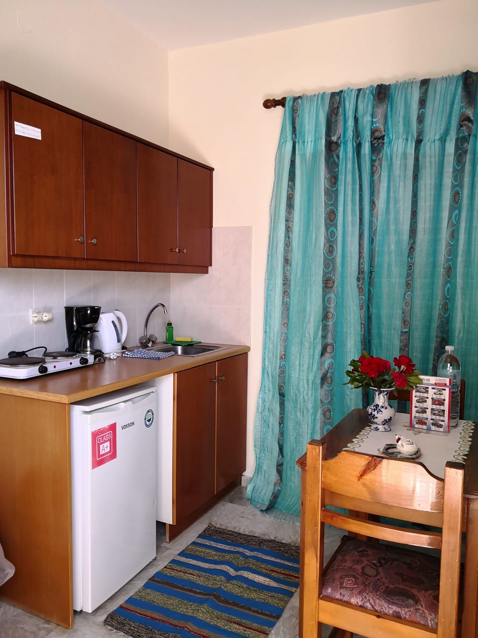 Family Apartment, Sea View | Private kitchenette | Fridge, stovetop, coffee/tea maker, electric kettle