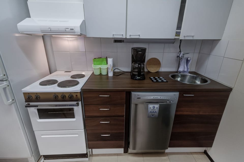 One-Bedroom Apartment - 4 - | Private kitchen