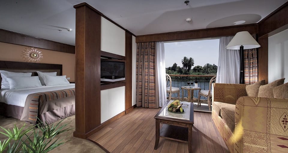 Minibar, in-room safe, desk, free cribs/infant beds