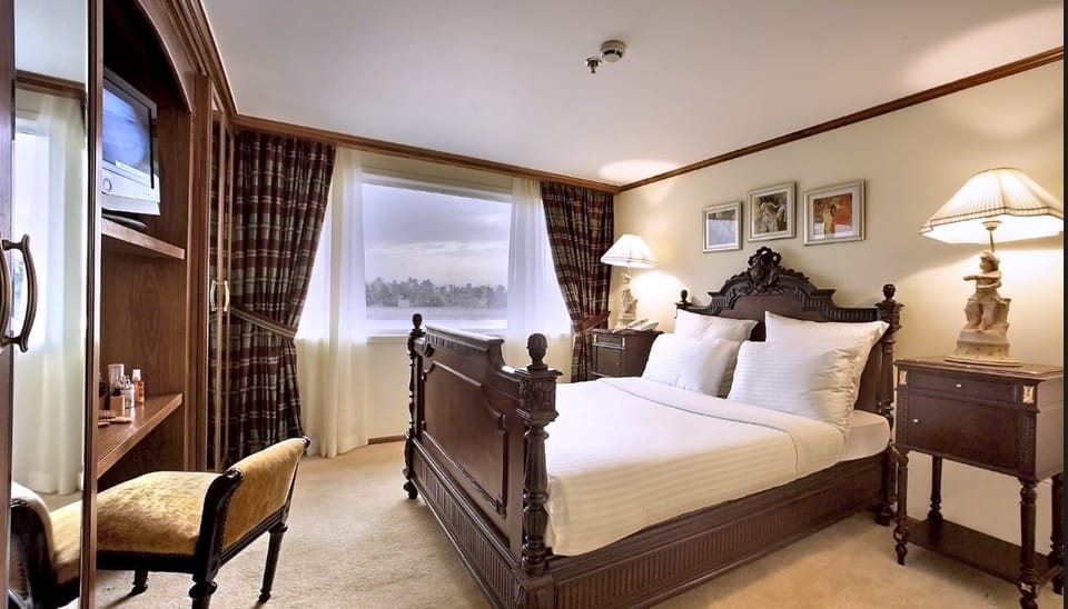Suite (Chopin) | Minibar, in-room safe, desk, free cribs/infant beds