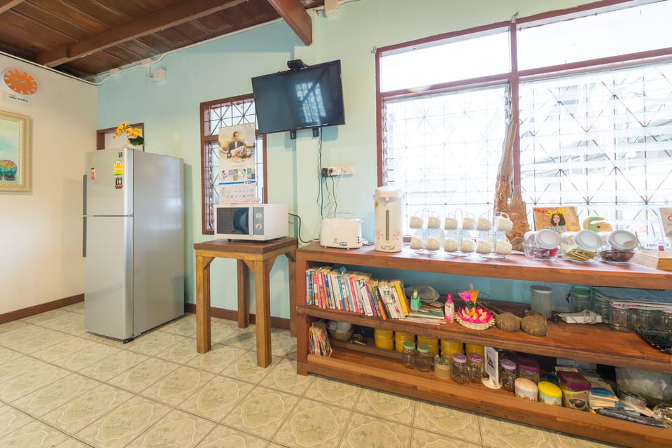 Free daily cooked-to-order breakfast