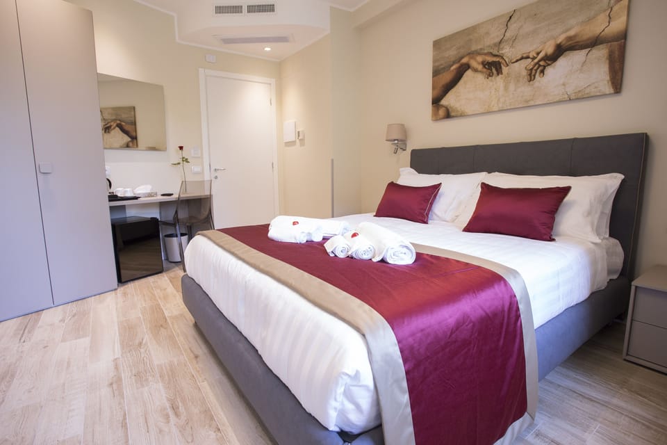 Deluxe Double Room, 1 Queen Bed, Balcony | Egyptian cotton sheets, premium bedding, pillowtop beds, minibar