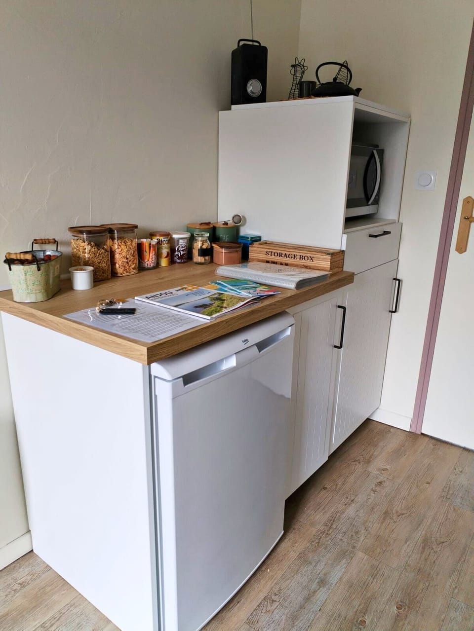 Comfort Suite, 2 Bedrooms | Private kitchen | Fridge, microwave, stovetop, espresso maker