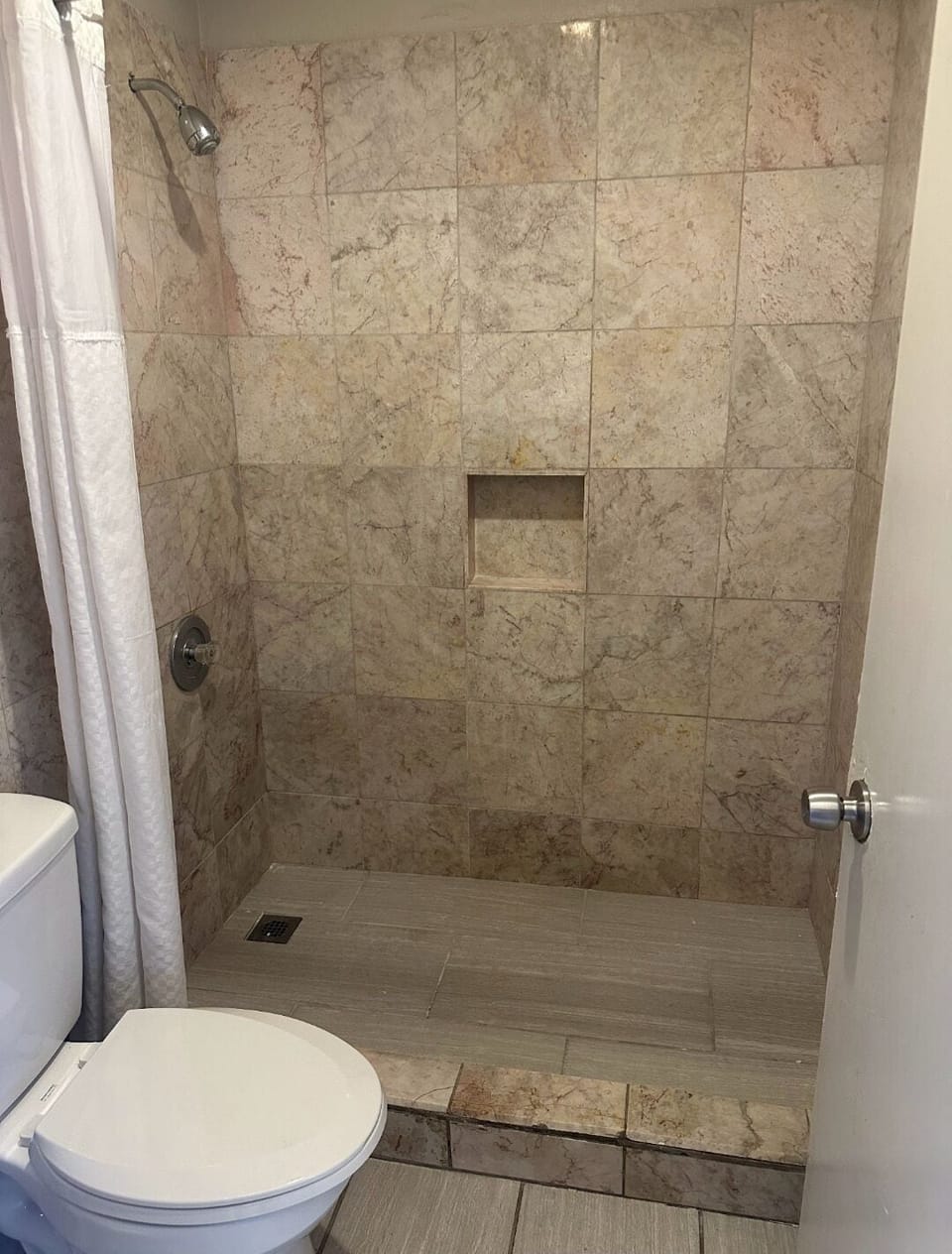Double Room | Bathroom | Free toiletries, towels