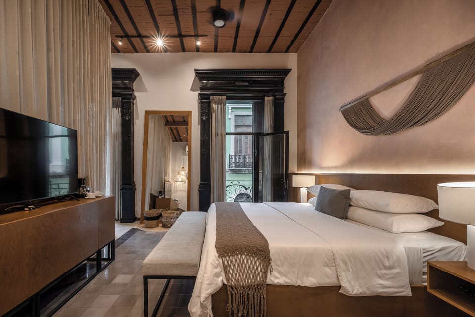 Presidential Studio Suite, Bathtub | Minibar, blackout drapes, WiFi (free)