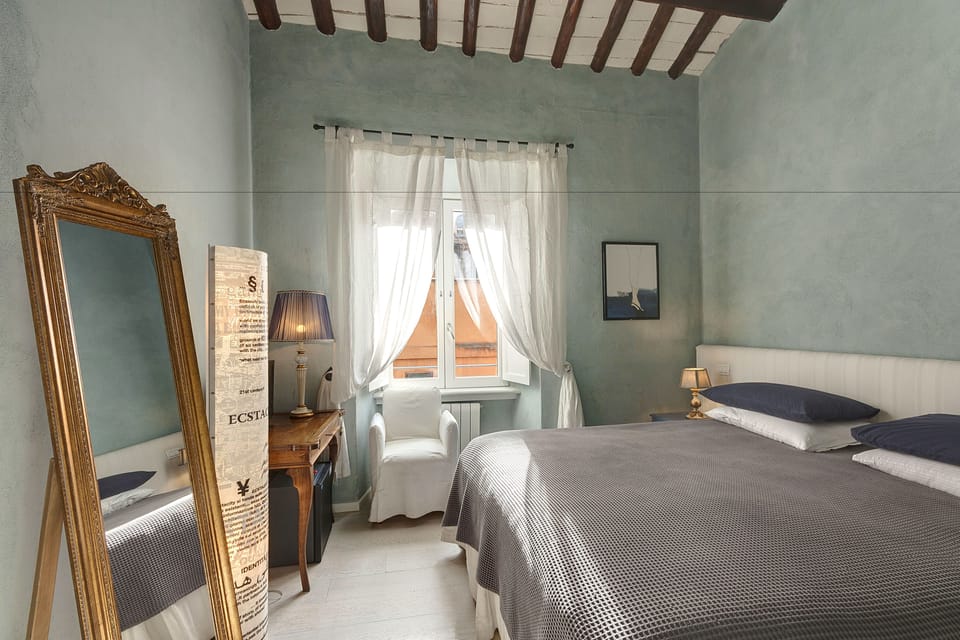 Double Room | Minibar, individually decorated, individually furnished, desk