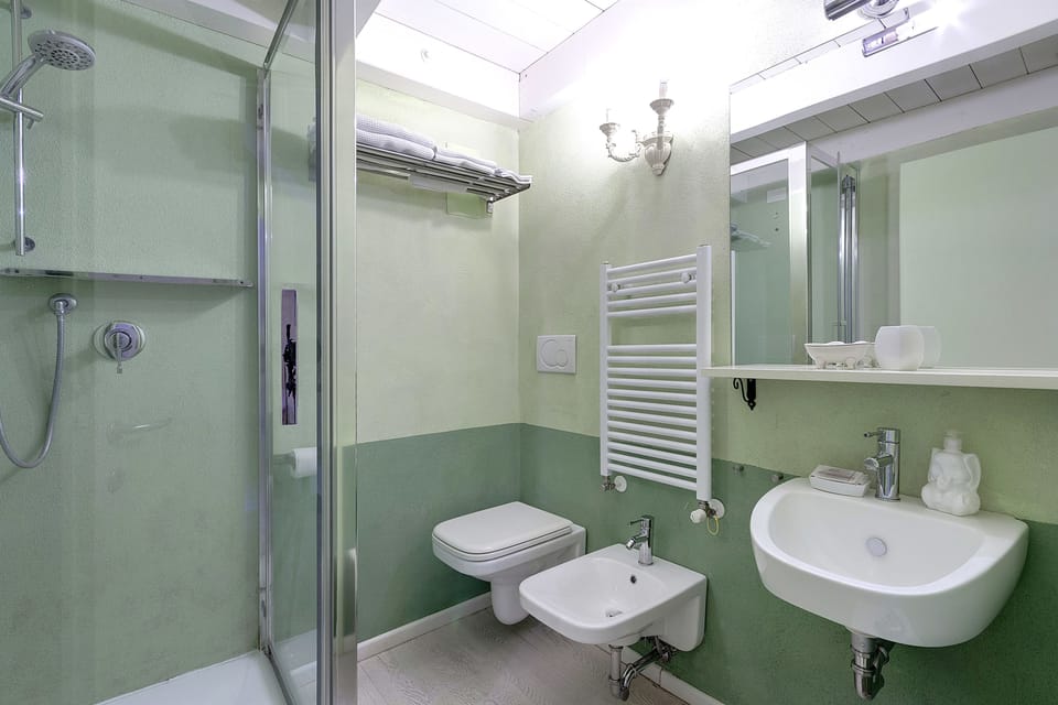 Double Room | Minibar, desk, blackout drapes, soundproofing