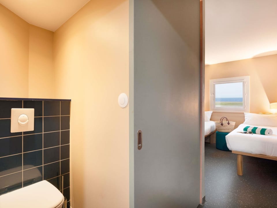 Room, 2 Twin Beds | Desk, blackout drapes, soundproofing, free cribs/infant beds