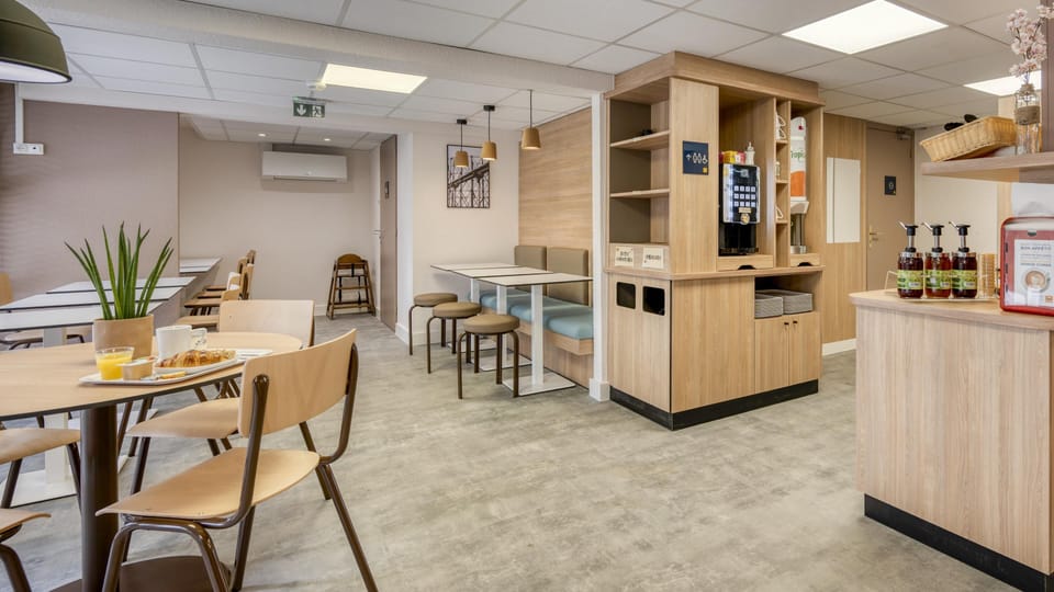 Continental breakfast on weekends (EUR 6.50 per person)