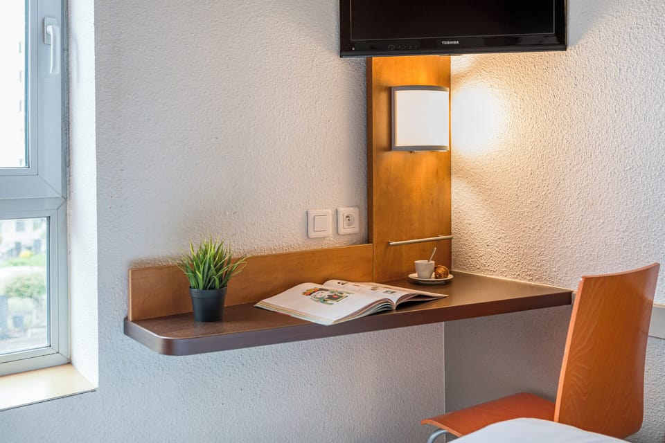 Comfort Room, 3 Twin Beds | Desk, laptop workspace, soundproofing, iron/ironing board